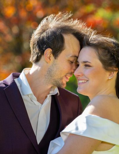 portrait bucolique d'un couple de marié - photographe mariage à la Ferté Saint Aubin 45