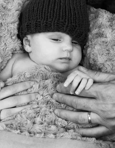 photographe naissance nouveau-né avec maman et papa à Orléans (45)
