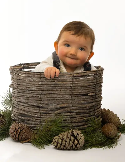 photographe bébé six mois ou un an avec mise en scène en studio mobile chez vous en Sologne - Lamotte Beuvron
