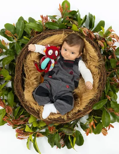 photographe bébé en studio avec accessoire à votre domicile à La Ferté Saint Aubin