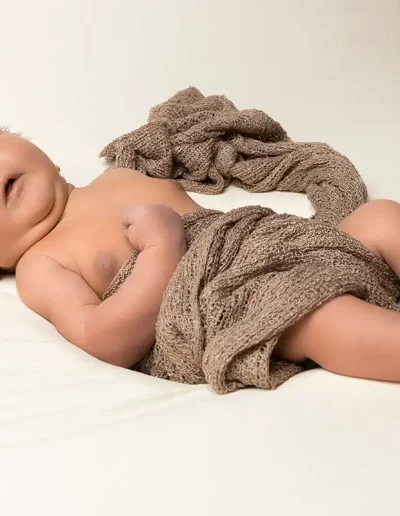 Shooting photo bébé en Sologne - studio spécial nouveau-né directement à votre domicile sur Orléans